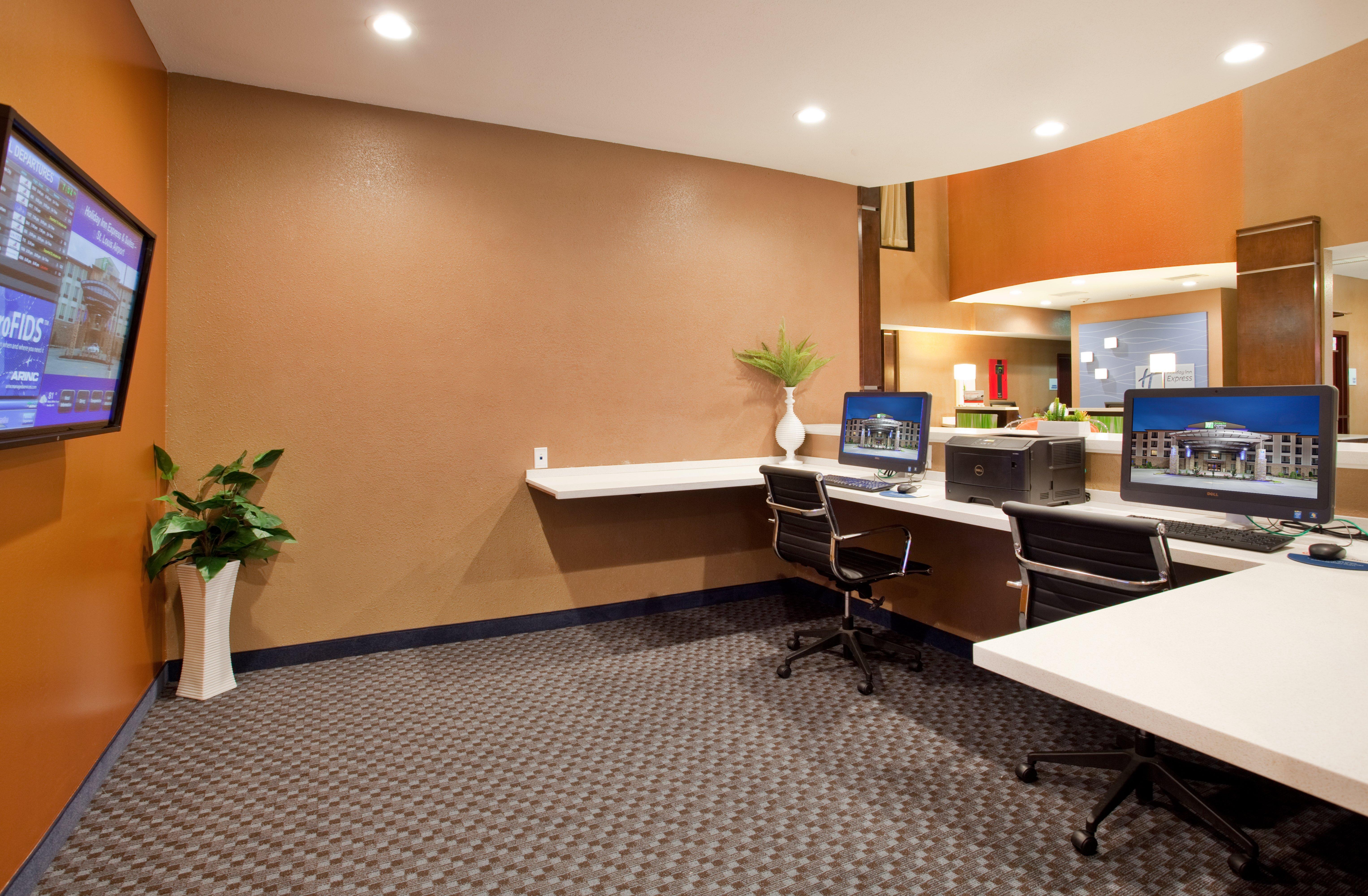 Holiday Inn Express & Suites St Louis Airport By Ihg Woodson Terrace Екстер'єр фото