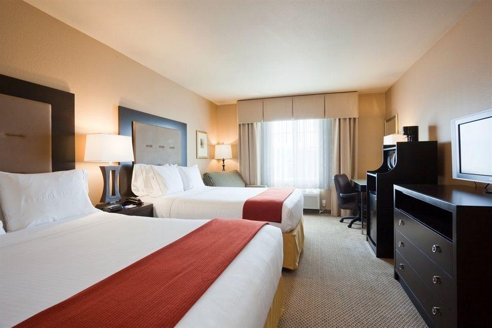 Holiday Inn Express & Suites St Louis Airport By Ihg Woodson Terrace Екстер'єр фото