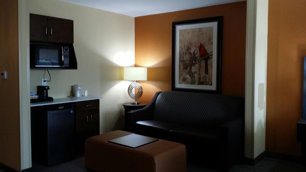 Holiday Inn Express & Suites St Louis Airport By Ihg Woodson Terrace Номер фото